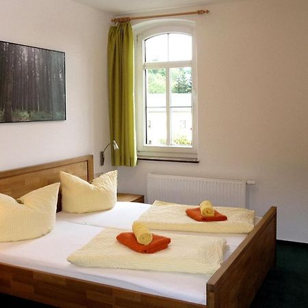 Pension Und Ferienwohnung Am Teich Schleiz Eksteriør bilde