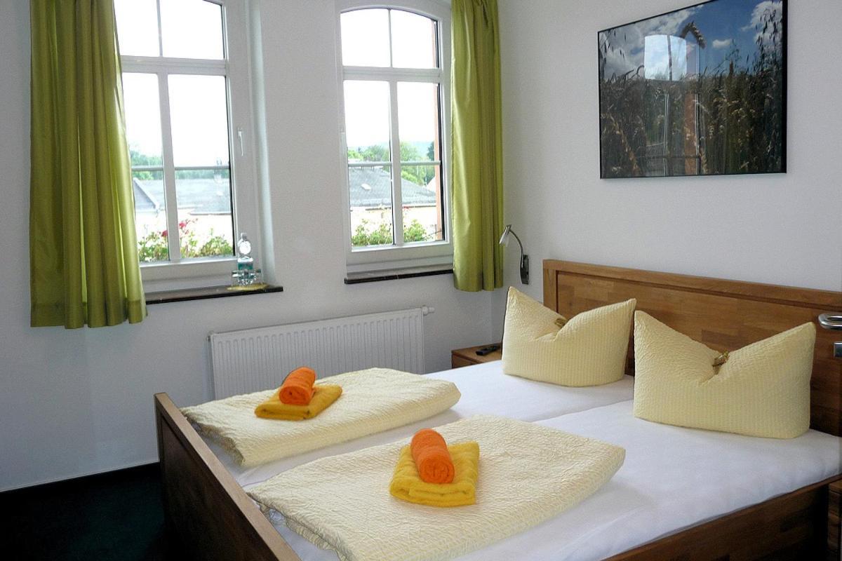Pension Und Ferienwohnung Am Teich Schleiz Eksteriør bilde